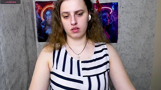 Snapshot of AmandaDimond_ chatting on 5, 4, 2026 AmandaDimond online show from 5, 4, 2026