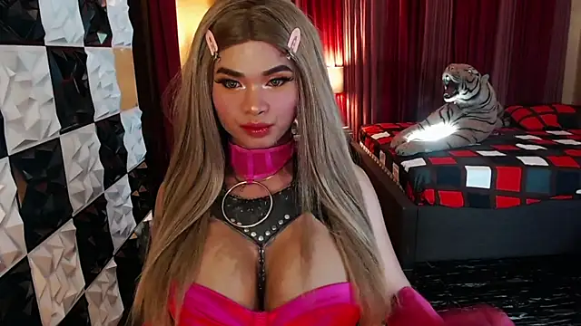 BigCockMaxineTS online show from 9, 10, 2025