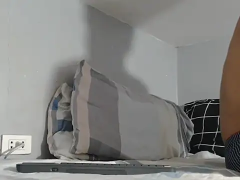 Natsboii online show from 10, 4, 2026