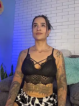 Snapshot of Im_Fernanda chatting on 8, 10, 2025 Im Fernanda online show from 8, 10, 2025