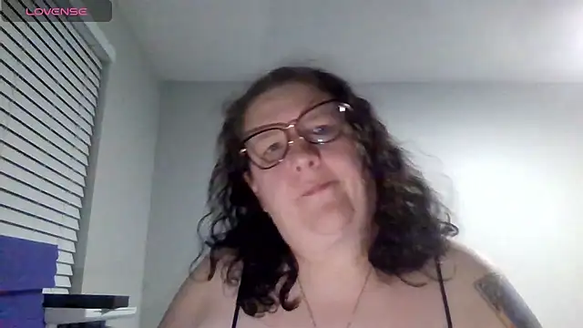 emberlynnix online show from 22, 7, 2026