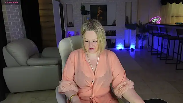 Snapshot of MariemLui chatting on 6, 7, 2026 MariemLui online show from 6, 7, 2026