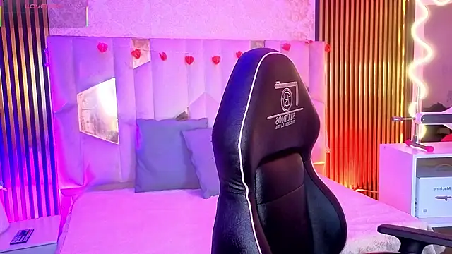 LIHIAN TAY online show from 21, 4, 2026