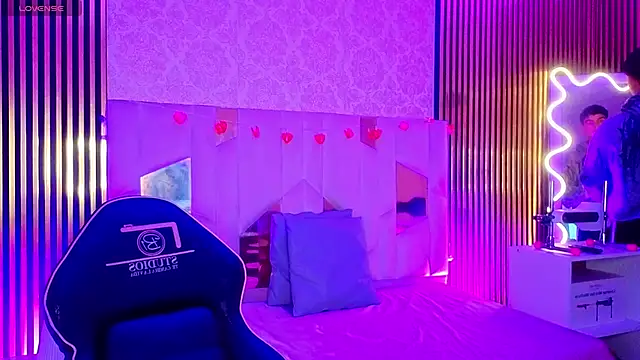 LIHIAN TAY online show from 14, 4, 2026