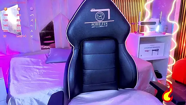 LIHIAN TAY online show from 19, 4, 2026