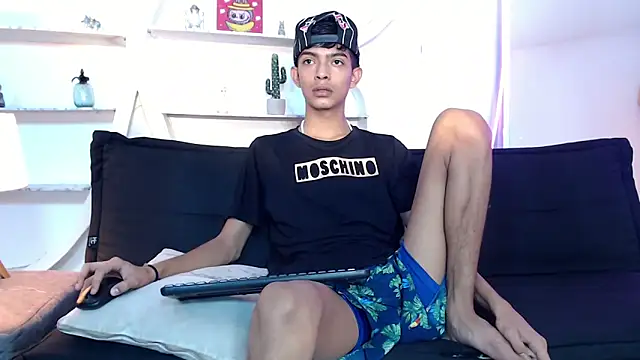 Snapshot of PRETTY_SEX1 chatting on 25, 10, 2025 PRETTY SEX1 online show from 25, 10, 2025