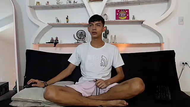 Snapshot of PRETTY_SEX1 chatting on 11, 11, 2025 PRETTY SEX1 online show from 11, 11, 2025