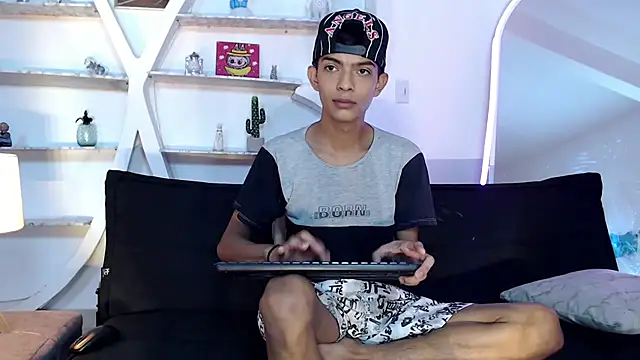 Snapshot of PRETTY_SEX1 chatting on 27, 10, 2025 PRETTY SEX1 online show from 27, 10, 2025