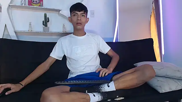 Snapshot of PRETTY_SEX1 chatting on 10, 10, 2025 PRETTY SEX1 online show from 10, 10, 2025