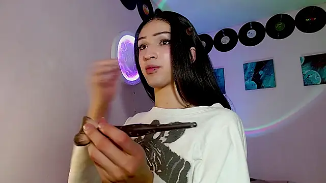 meghan devil  online show from 8, 11, 2025