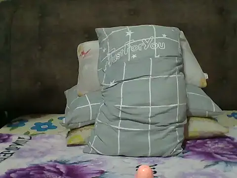Snapshot of petite_sexy21 chatting on 9, 7, 2026 petite sexy21 online show from 9, 7, 2026