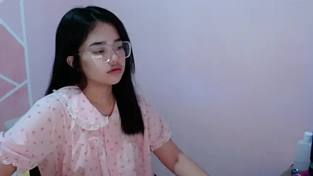 aaliyah walker online show from 17, 11, 2025