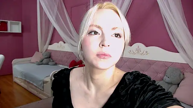 Snapshot of MollyHuntt chatting on 27, 11, 2025 MollyHuntt online show from 27, 11, 2025