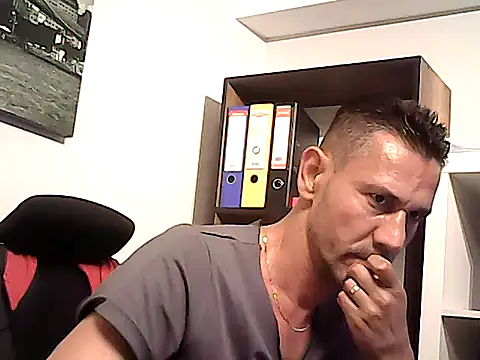 Snapshot of mastercharisma35 chatting on 15, 5, 2026 mastercharisma35 online show from 15, 5, 2026