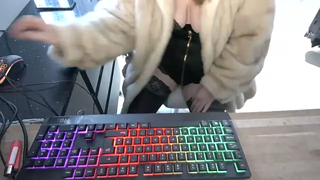 foxyroxymilf online show from 18, 3, 2026