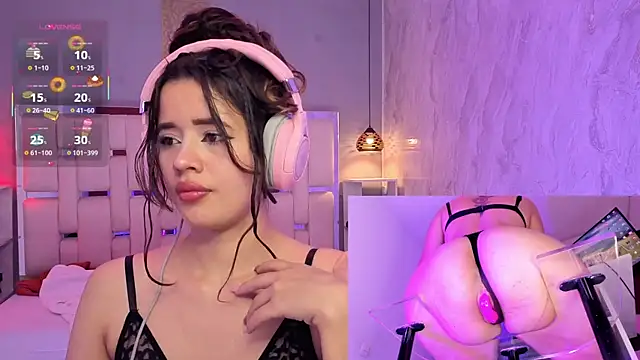 EvelynLips  online show from 21, 11, 2025