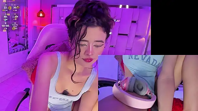 EvelynLips  online show from 12, 11, 2025