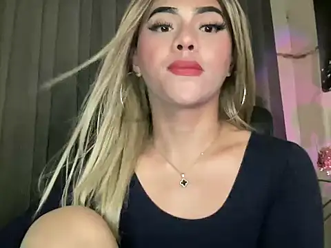 Snapshot of calimonroe chatting on 7, 5, 2026 calimonroe online show from 7, 5, 2026