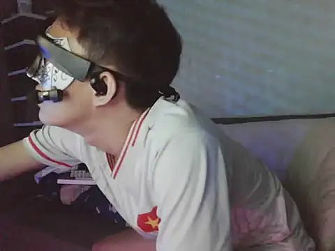 boyhigh1997 online show from 8, 11, 2025