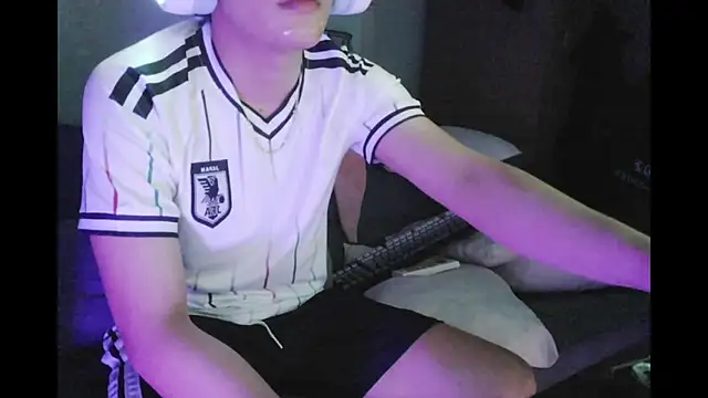 boyhigh1997 online show from 11, 6, 2026