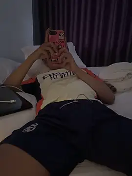 boyhigh1997 online show from 26, 10, 2025