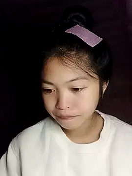 Snapshot of Thy00__ chatting on 28, 11, 2025 Thy00 online show from 28, 11, 2025