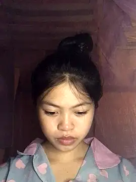 Snapshot of Thy00__ chatting on 8, 10, 2025 Thy00 online show from 8, 10, 2025