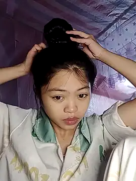 Snapshot of Thy00__ chatting on 2, 11, 2025 Thy00 online show from 2, 11, 2025