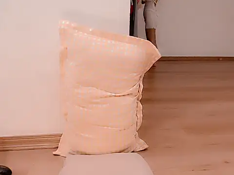 Tea Mei online show from 15, 11, 2025