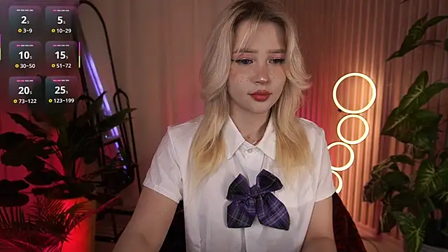 Snapshot of LauraWifeness chatting on 11, 11, 2025 LauraWifeness online show from 11, 11, 2025