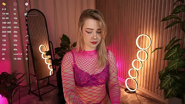 LauraWifeness online show from 19, 3, 2026