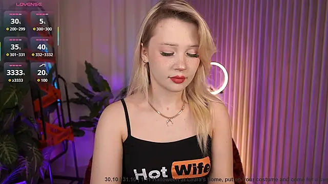 Snapshot of LauraWifeness chatting on 23, 10, 2025 LauraWifeness online show from 23, 10, 2025