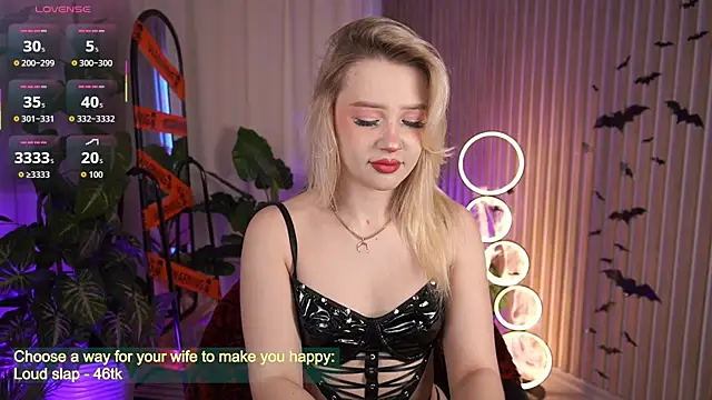 Snapshot of LauraWifeness chatting on 28, 10, 2025 LauraWifeness online show from 28, 10, 2025