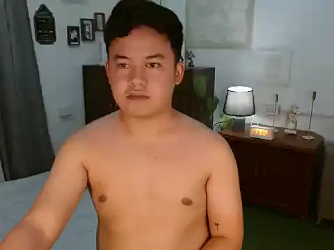 Snapshot of annocentboy chatting on 8, 10, 2025 annocentboy online show from 8, 10, 2025