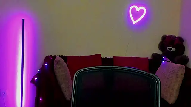 Snapshot of Alicia_love00 chatting on 2, 5, 2026 Alicia love00 online show from 2, 5, 2026