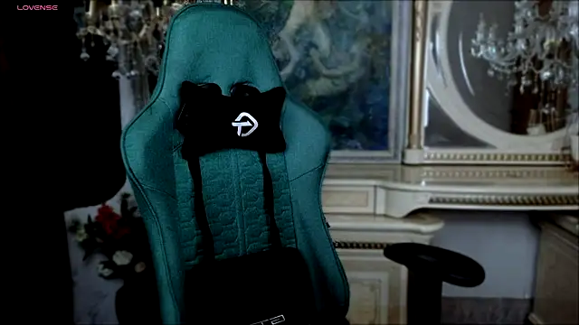 LaraBenson  online show from 25, 11, 2025