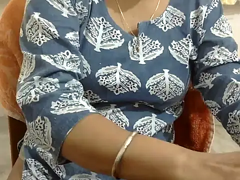 Snapshot of CHAMELI4747 chatting on 9, 6, 2026 CHAMELI4747 online show from 9, 6, 2026