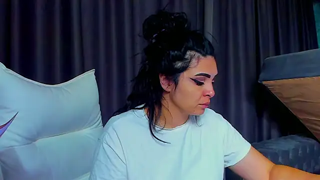 Snapshot of DevashaQueenX chatting on 28, 10, 2025 DevashaQueenX online show from 28, 10, 2025