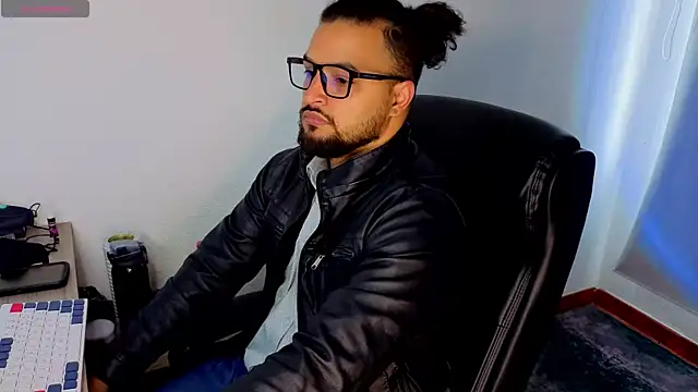 Ernesto-Rodriguez82 online show from 4, 11, 2025