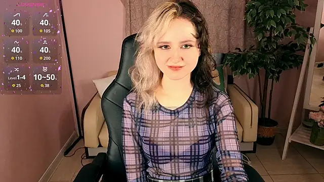 Snapshot of girl_next_doorr chatting on 4, 7, 2026 girl next doorr online show from 4, 7, 2026