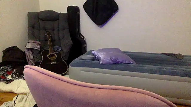 slutzilly online show from 4, 3, 2026