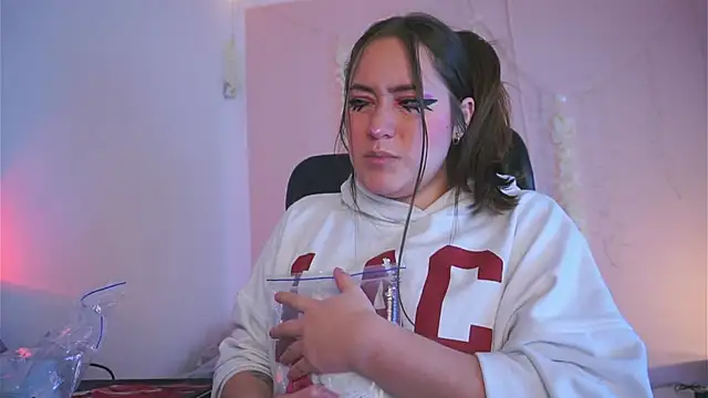 Snapshot of Violet_moon24 chatting on 2, 11, 2025 Violet moon24 online show from 2, 11, 2025