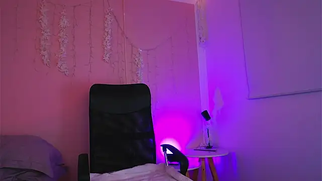 Snapshot of Violet_moon24 chatting on 29, 10, 2025 Violet moon24 online show from 29, 10, 2025