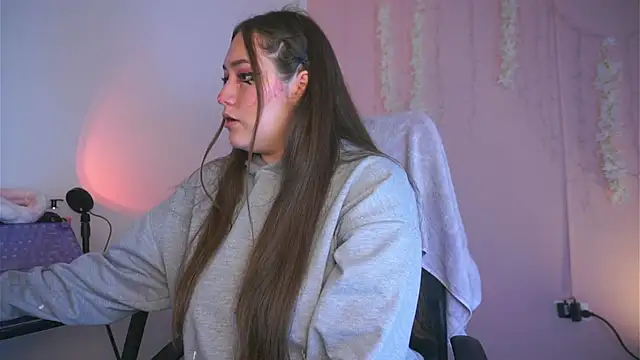 Snapshot of Violet_moon24 chatting on 5, 11, 2025 Violet moon24 online show from 5, 11, 2025