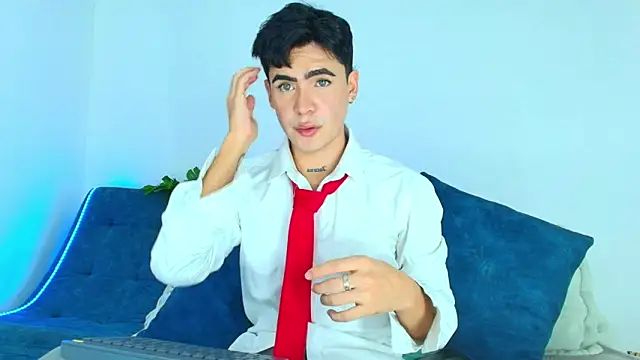 Snapshot of CamiiGuzmanX chatting on 7, 11, 2025 CamiiGuzmanX online show from 7, 11, 2025