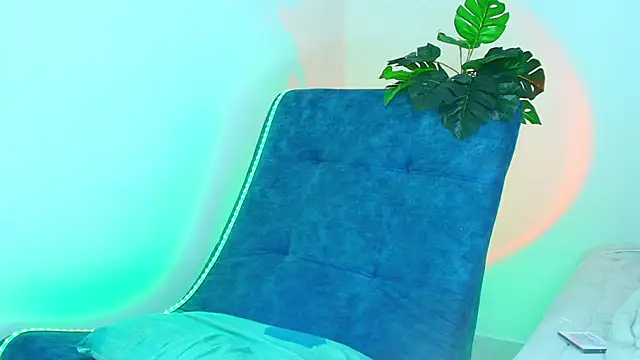 Snapshot of CamiiGuzmanX chatting on 31, 10, 2025 CamiiGuzmanX online show from 31, 10, 2025