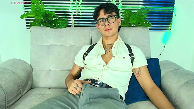 CamiiGuzmanX online show from 4, 2, 2026