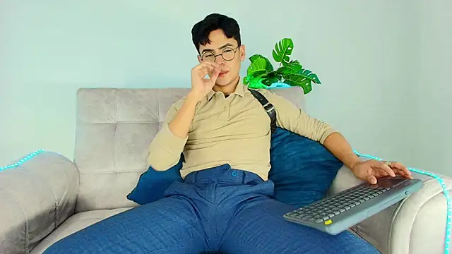 CamiiGuzmanX online show from 24, 9, 2025
