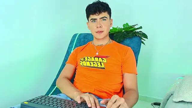 Snapshot of CamiiGuzmanX chatting on 19, 11, 2025 CamiiGuzmanX online show from 19, 11, 2025