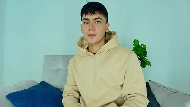 Snapshot of CamiiGuzmanX chatting on 11, 10, 2025 CamiiGuzmanX online show from 11, 10, 2025